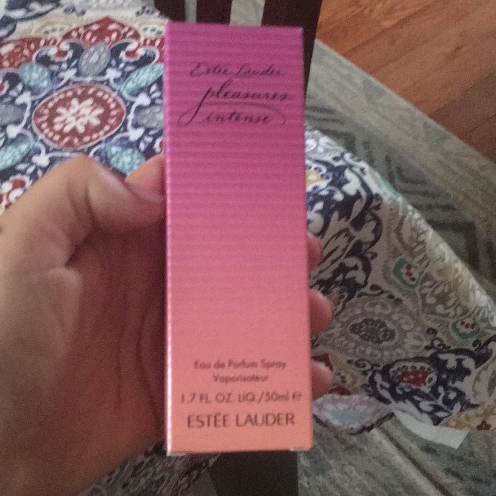 Estée Lauder Pleasures Intense